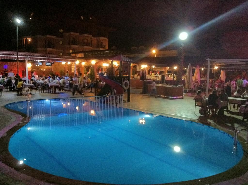 Club Chicago Hotel Marmaris Buitenkant foto